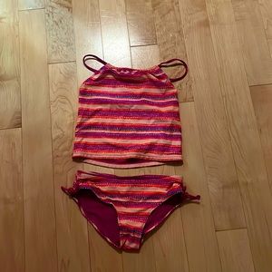 selling a L(g) tankini, very lightweight and super comfortable